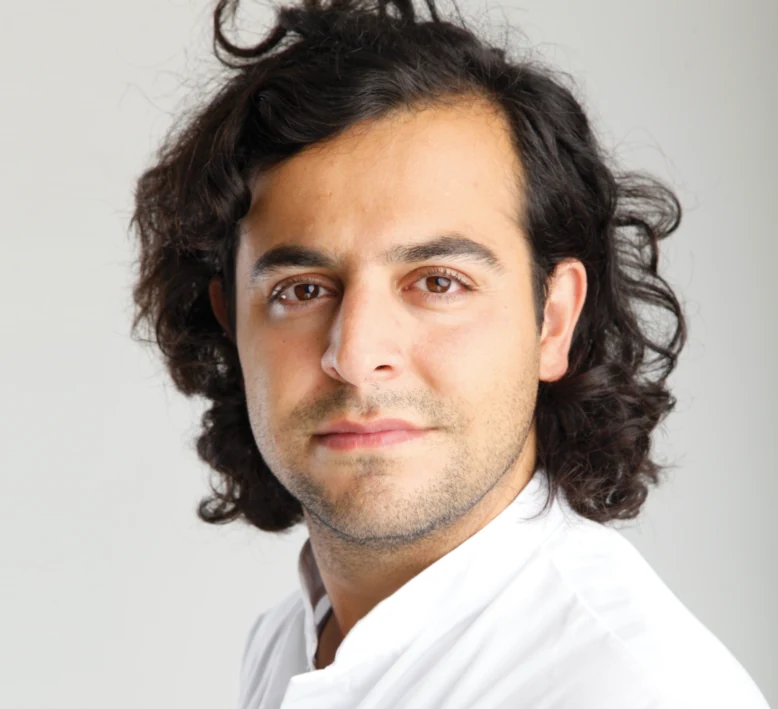 Cosmetisch arts Drs. Babak Mahdavian Delavary bij Skintastics in Rotterdam