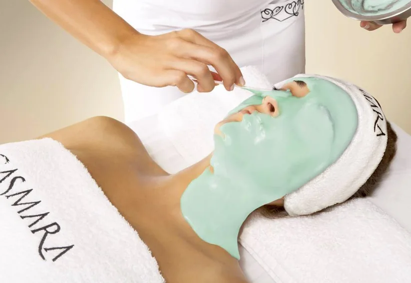 Casmara masker tijdens een professionele behandeling bij Skintastics